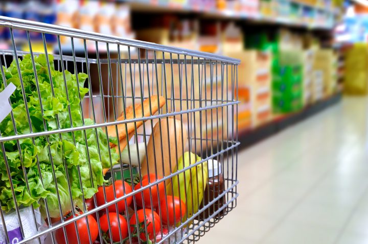 Crisis climática y alza de alimentos: Por qué comer es cada vez más caro según especialista