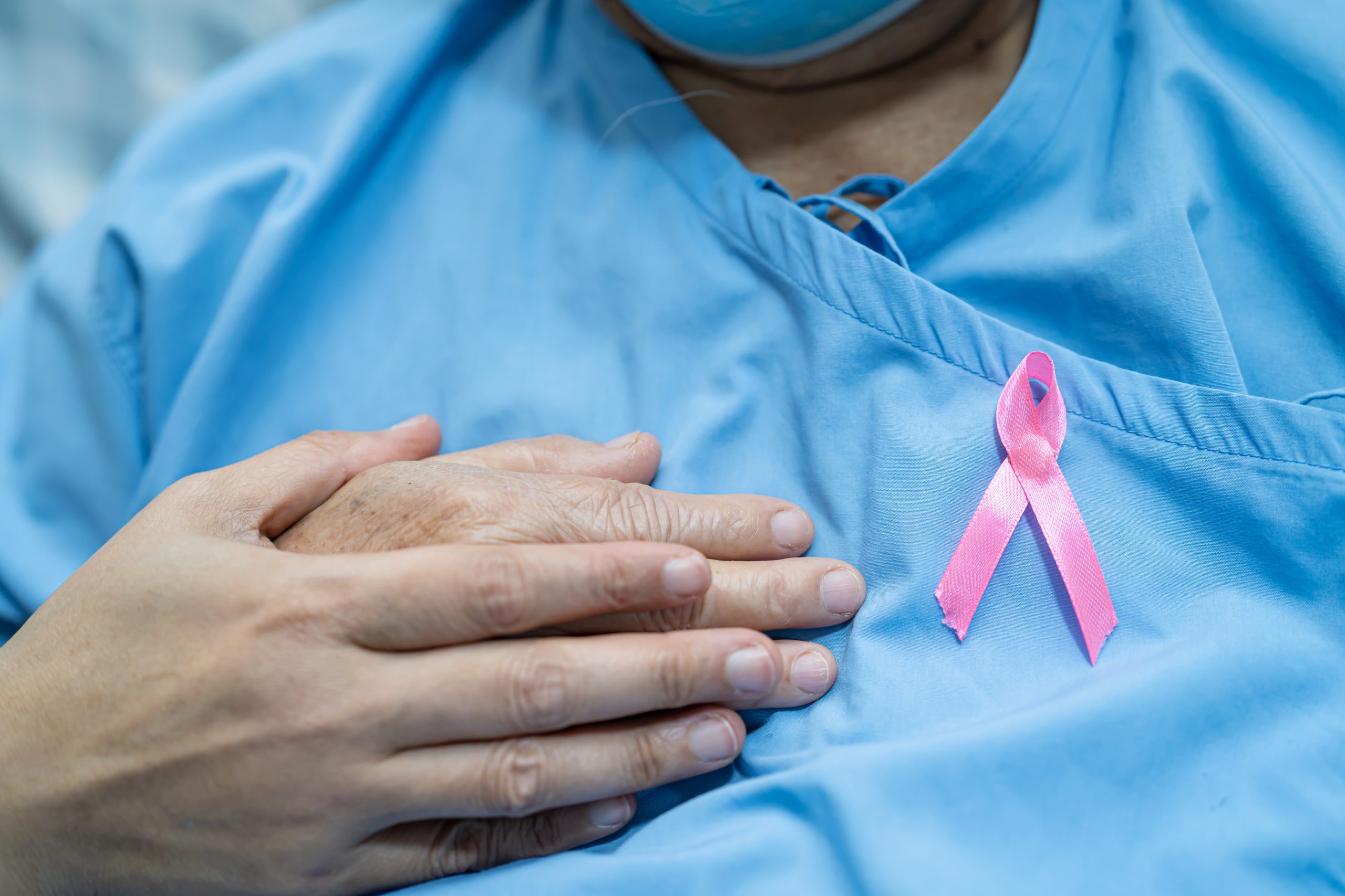 Cáncer de mama: Experta refuerza la importancia del diagnóstico precoz y el autoconocimiento corporal