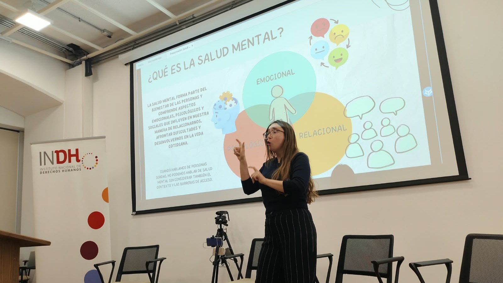 Camila Ojeda: La primera psicóloga sorda de Valparaíso que busca una salud mental inclusiva