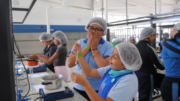 Fundación Ingeniosas cumple 10 años acercando la ciencia a las niñas