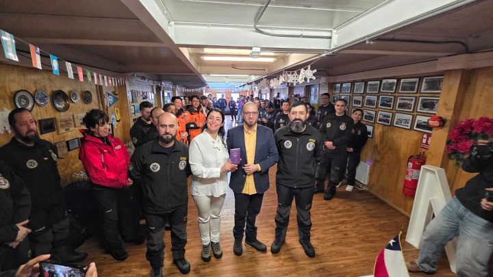 Hito en el continente blanco: Científicos celebran el primer matrimonio en la Antártica tras 16 años