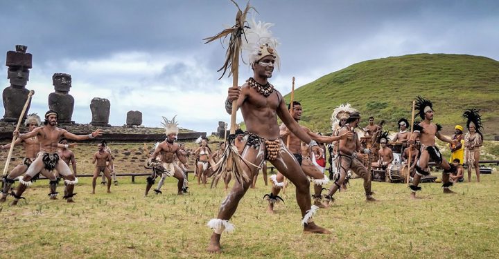 Estudio de la Universidad de Chile que revela la conexión entre Rapa Nui y Hawái es portada en Science
