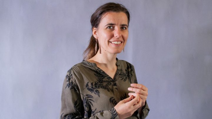 Investigadora Hanne Van Den Bosch obtiene el Premio a la Excelencia Científica Adelina Gutiérrez 2026