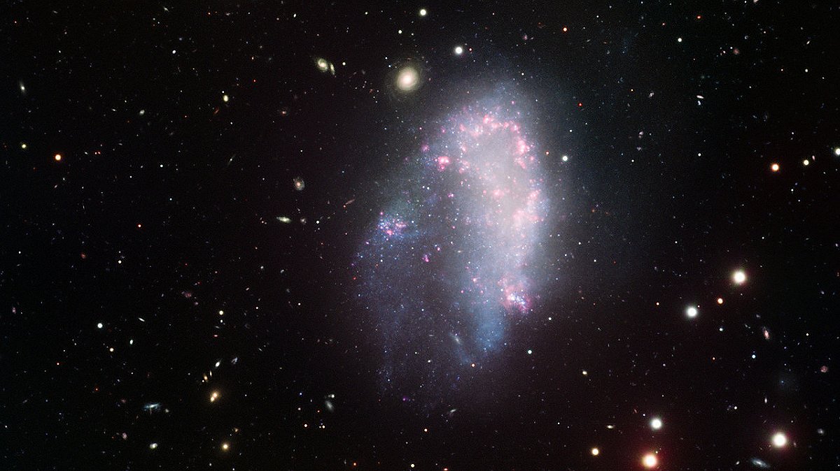 Investigadores CATA reconstruyeron la vida azarosa de una galaxia en declive